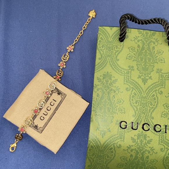Gucci Antique gold tone bracelet with flowers comes with dust bag - Picture 1 of 12